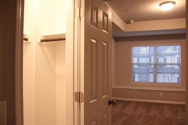 Building Photo - 1612 Airedale Rd