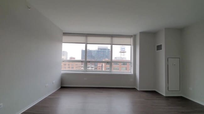 Building Photo - 801 W Adams St