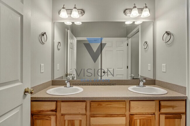Building Photo - 1077 Canyon Meadow Dr