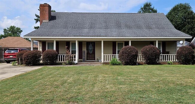 Building Photo - 738 Summer Ln