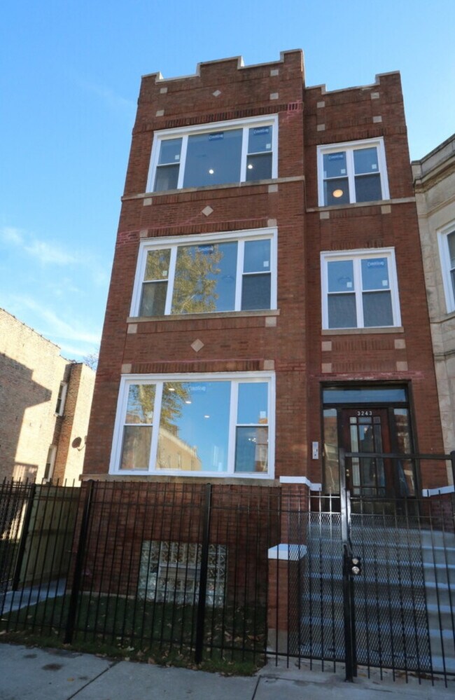 Primary Photo - 3243 W Flournoy St