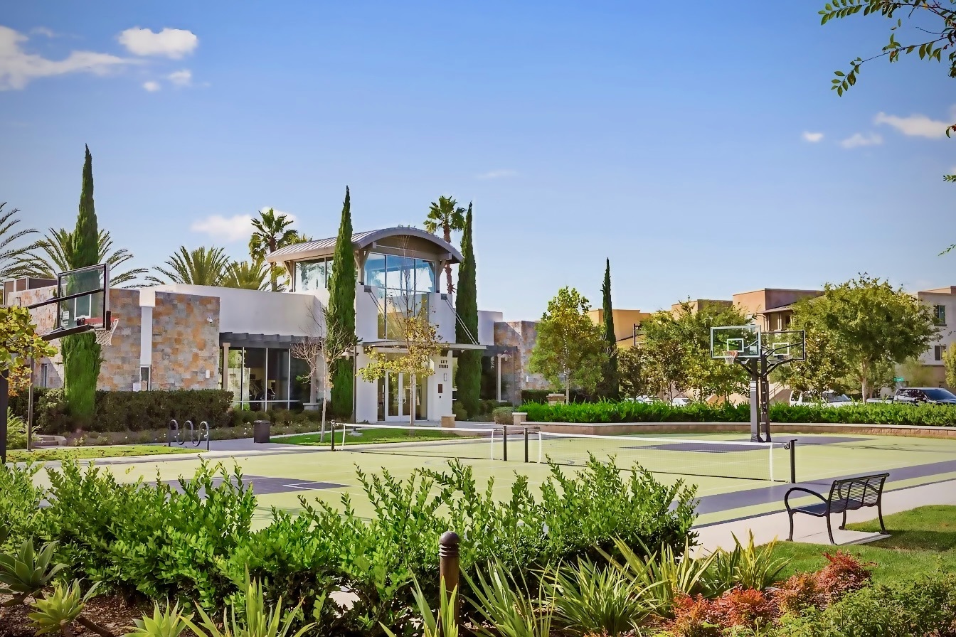 Building Photo - 5541 Palm Dr
