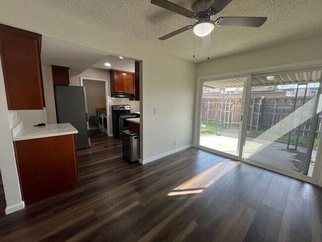 Building Photo - 5222 Greenberry Dr