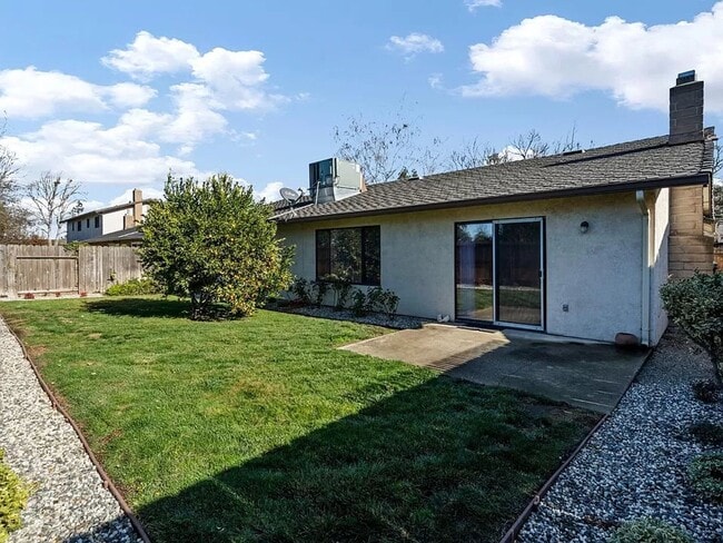 Building Photo - Ready To Go Recently Updated 3 Bedroom Single Story Home!!!