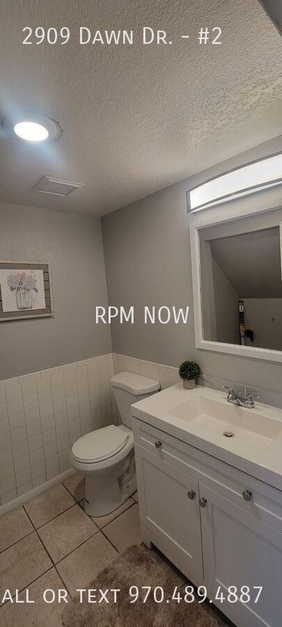 Building Photo - Updated 2bed 1.5 bath townhome *No Securit...