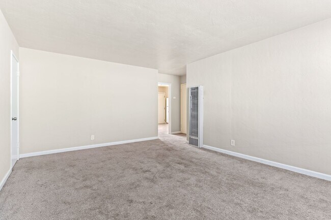 Building Photo - Cozy 1-Bed Oakland Apartment: San Leandro ...