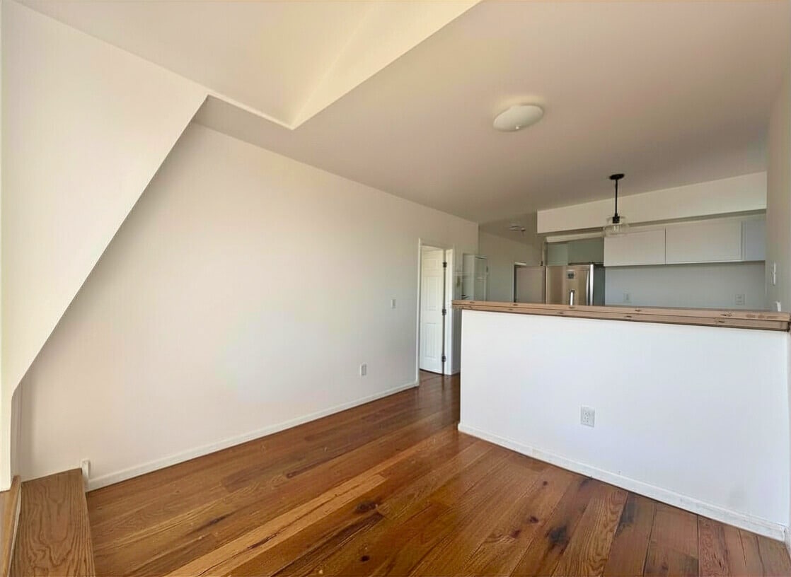 Building Photo - 498 Liberty St