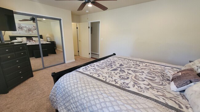 Building Photo - 3 Bedroom Home with Mountain Views Bordering National Forest