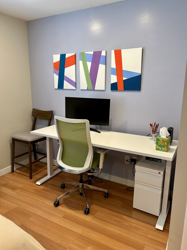 Building Photo - 1850 E Maryland Ave