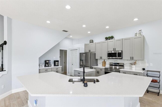 Building Photo - 13049 Thoroughbred Dr