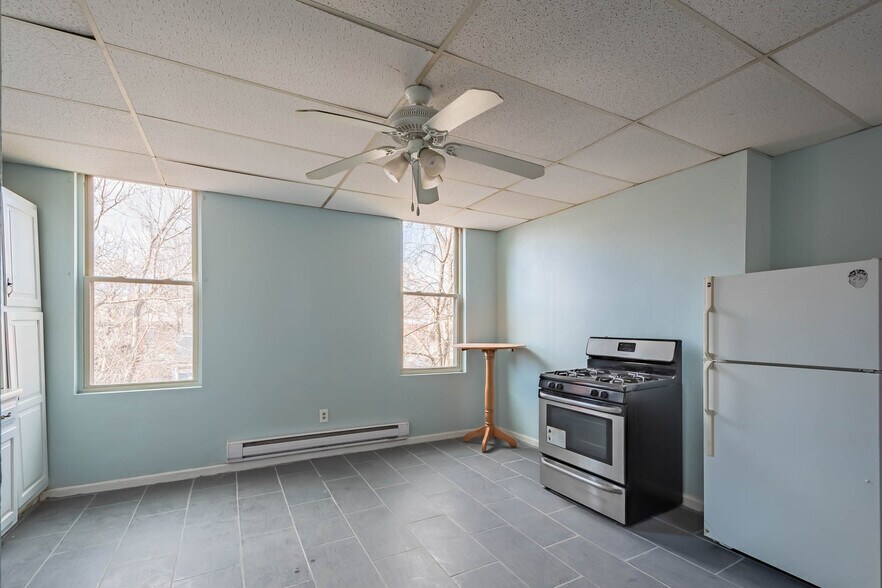 Building Photo - 5139 Carnegie St