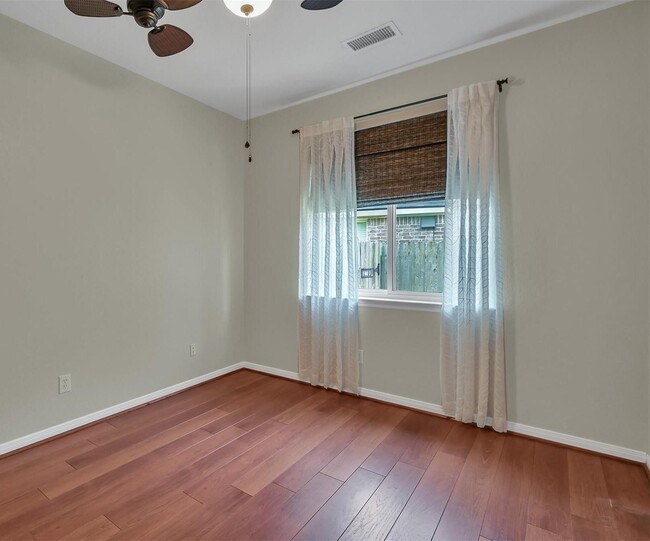 Building Photo - 30 S Rambling Ridge Pl