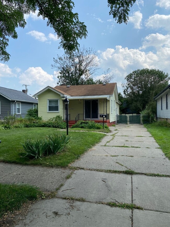 Building Photo - 1580 Shevlin St