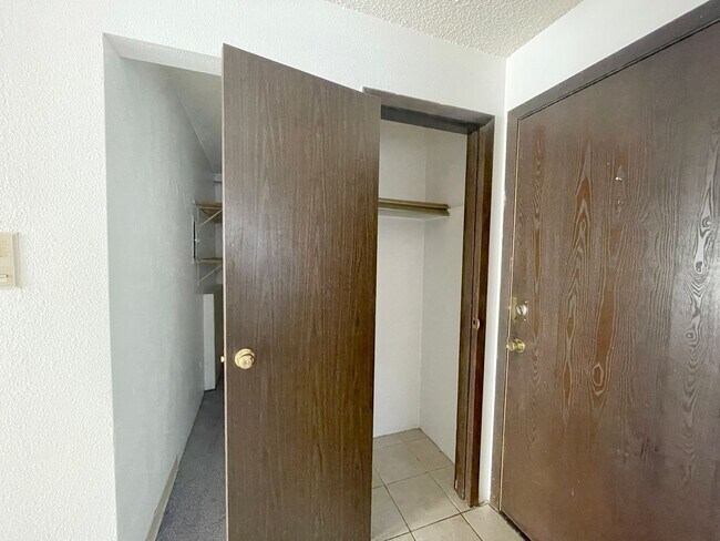 Building Photo - Cute 1 bedroom, full bathroom condo