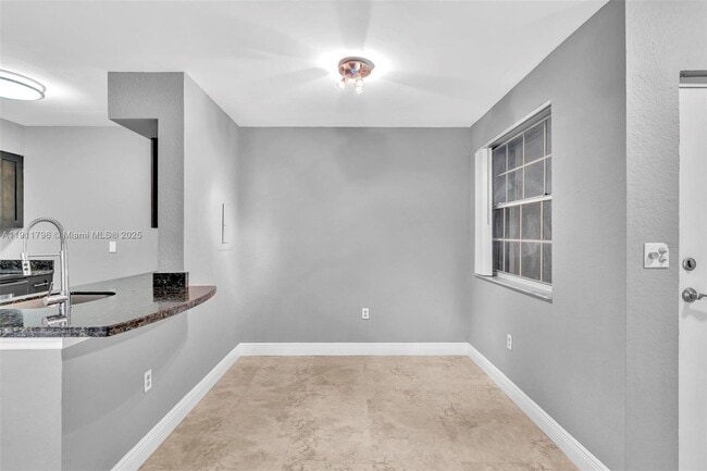 Building Photo - 2820 N Oakland Forest Dr