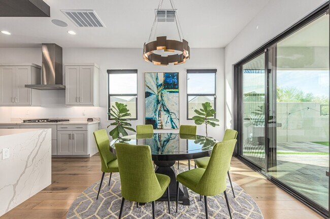 Building Photo - Luxury at Vistal