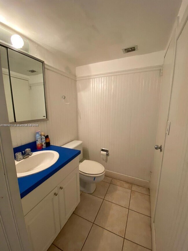Building Photo - 2030 S Ocean Dr