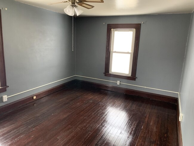 Building Photo - 1259 E Pershing St