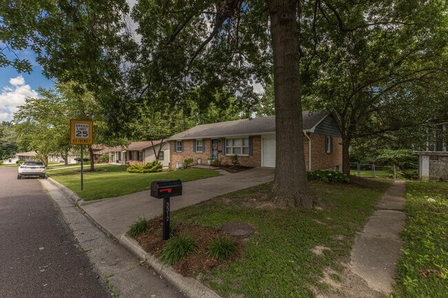 Building Photo - 3312 Lynnwood Dr