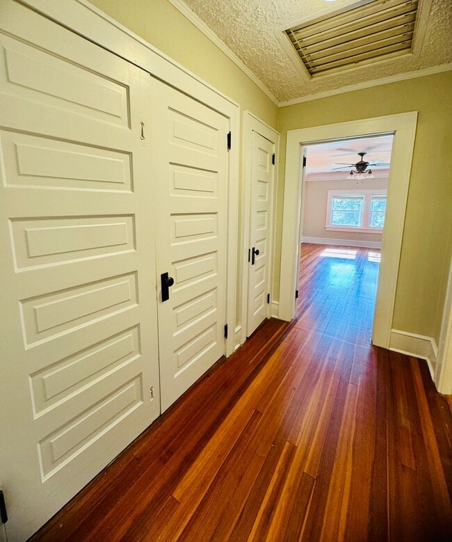 Building Photo - MOVE-IN READY!