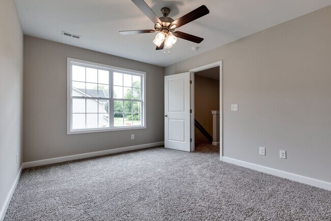 Building Photo - 4 Bedroom Dog Friendly Home For Rent Near Guthrie!