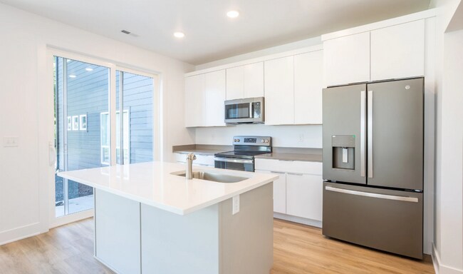 Building Photo - 804 Delaware Ave