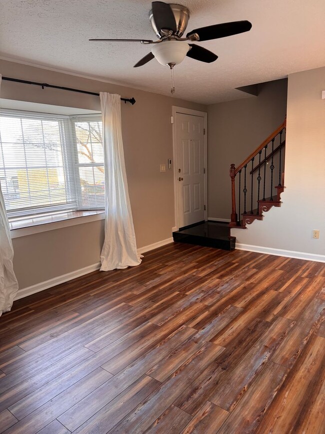 Building Photo - 3 Bedroom || 2.5 Bathroom - Townhome