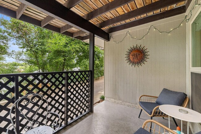 Building Photo - 2204 Trailside Dr