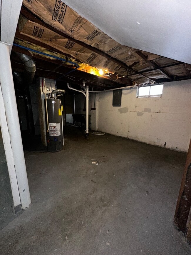 Building Photo - 1652 Stanley St