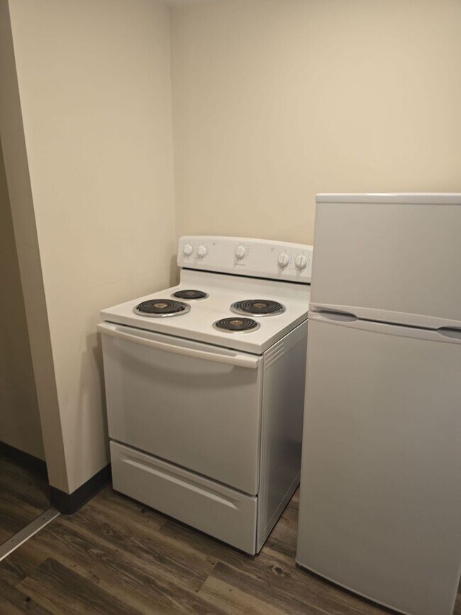 Building Photo - 1 Bed - 1 Bath - Walk to Ball State!