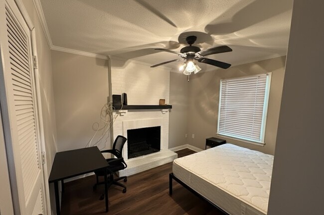 Building Photo - 1914 Bonnie Ln