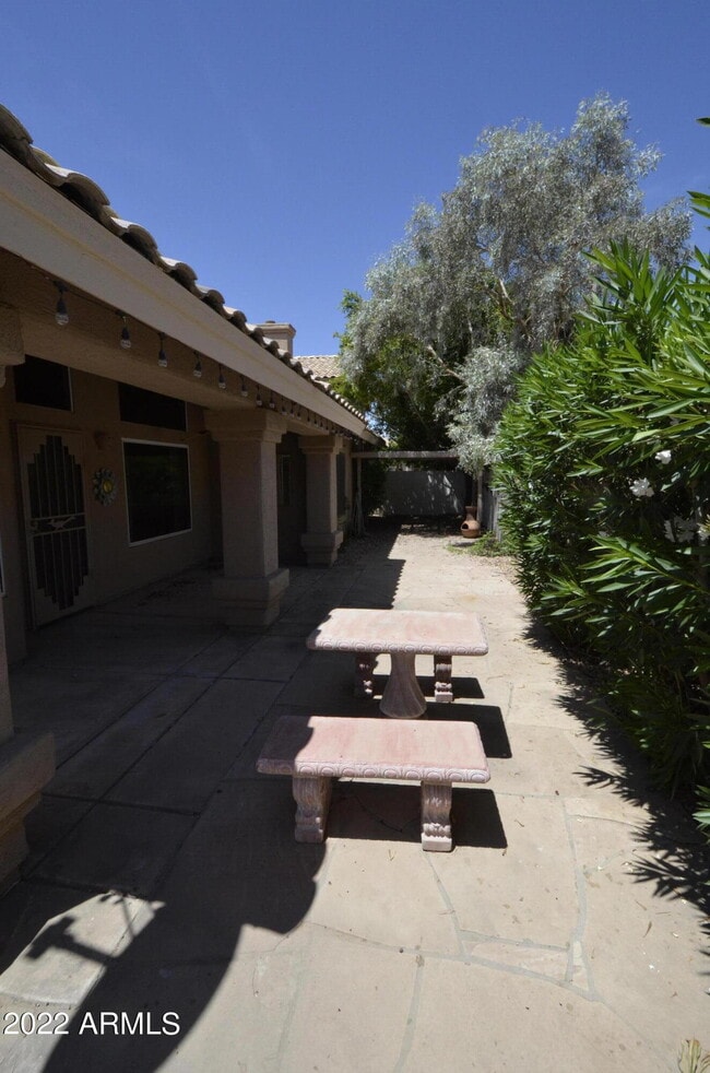 Building Photo - 1322 E Briarwood Terrace