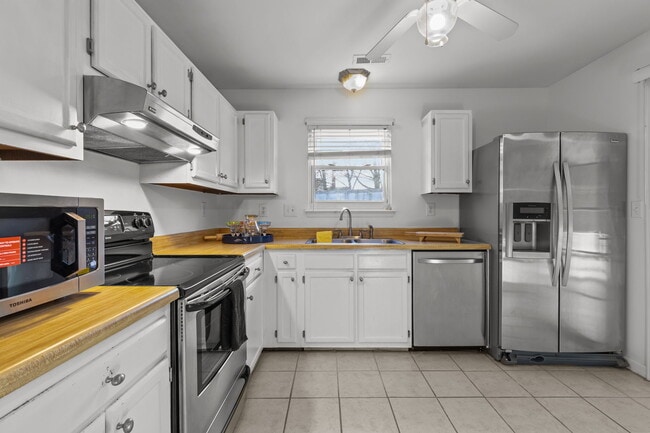 Building Photo - 1012 Danbury Cir