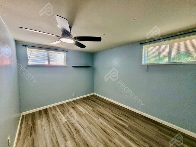 Building Photo - 4 Bedroom Home in Downtown Rifle for Rent