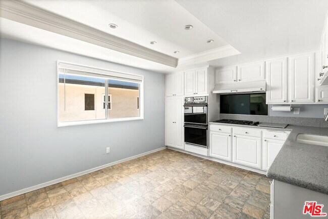 Building Photo - 13219 Fiji Way