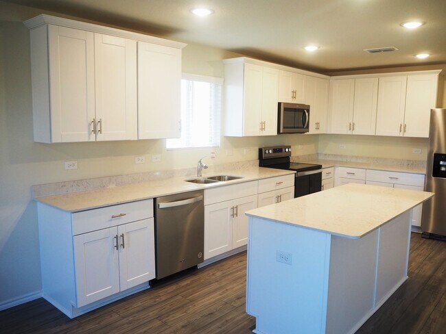 Building Photo - 3 Bed 2.5 Bath Home in Van Alstyne