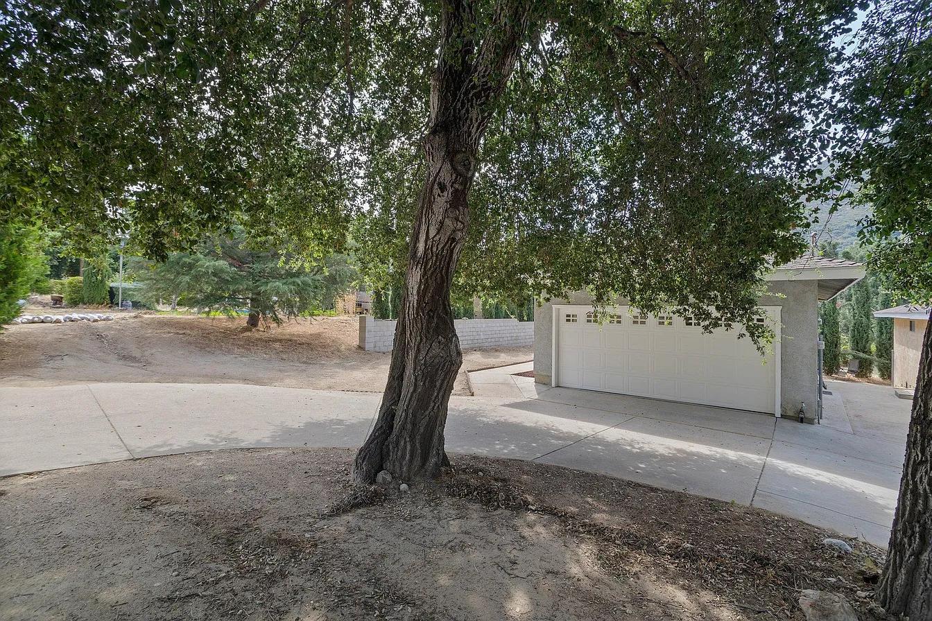 Building Photo - 39220 San Francisquito Canyon Rd