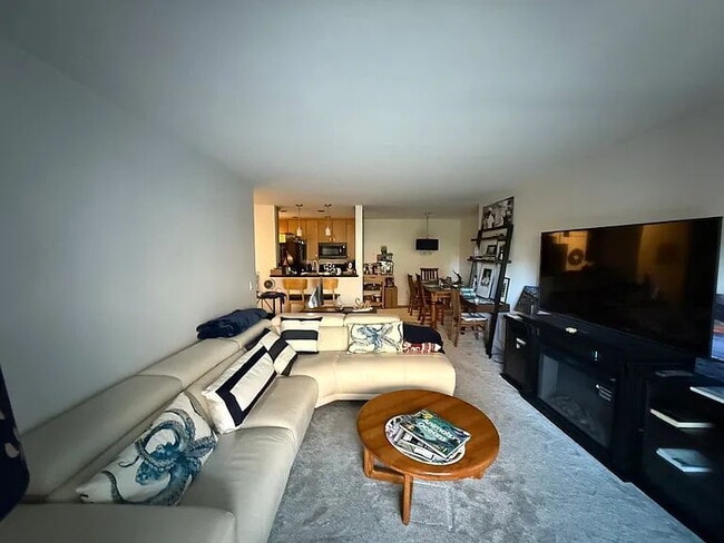 Building Photo - "Charming 1-Bed Oasis in San Diego's Heart – Your Perfect Urban Retreat!"