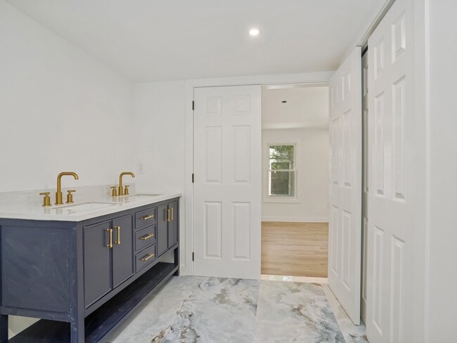 Building Photo - 28 Crescent Park Rd