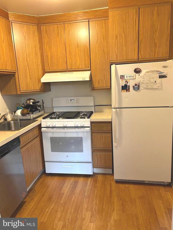 Building Photo - 424 Meadowview Ln