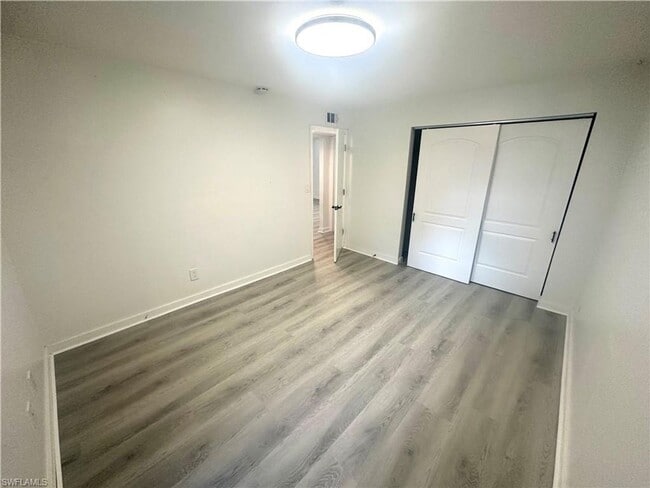 Building Photo - 2/2 Condo close to downtown Bonita