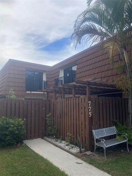 Primary Photo - 775 SW 120th Way