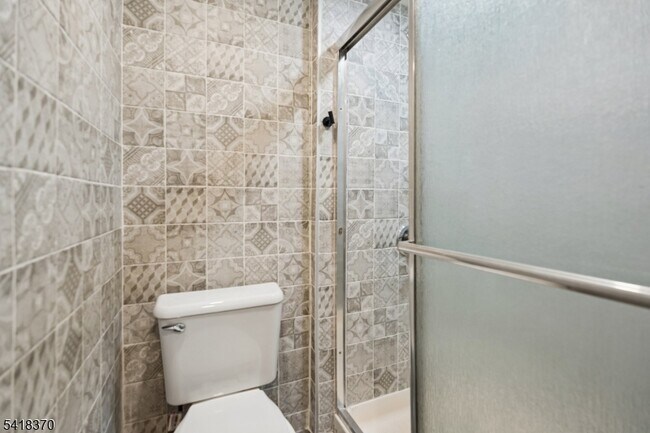 Building Photo - 32 Edgewood Rd