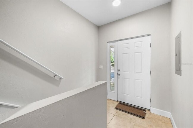 Building Photo - 2927 SW 35th Pl
