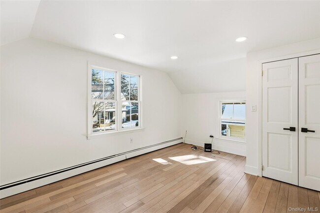 Building Photo - 15 Hicks St