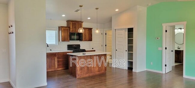 Building Photo - 1775 Daffodil Ln