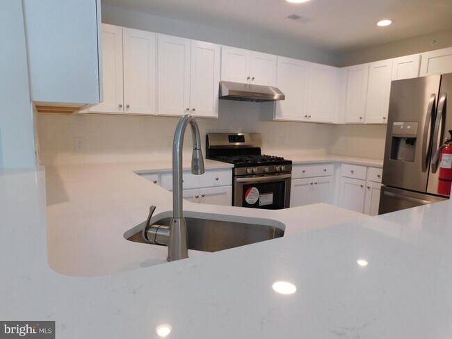 Building Photo - 165 Natalie Rd