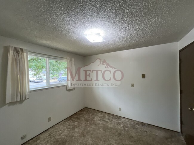 Building Photo - 19703