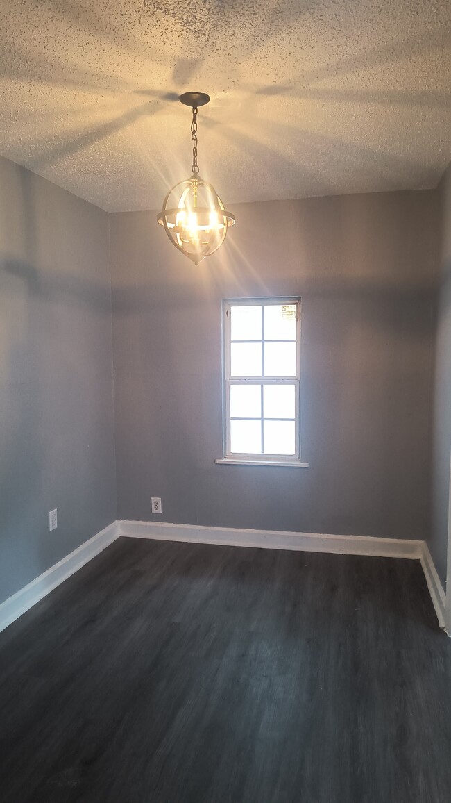 Building Photo - 3007 S Poplar St