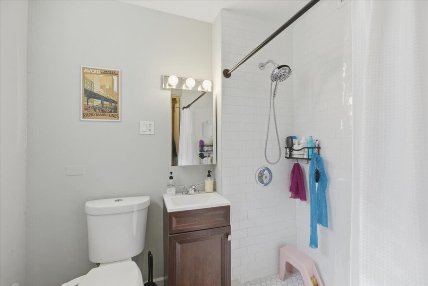 Building Photo - 4002 N Southport Ave